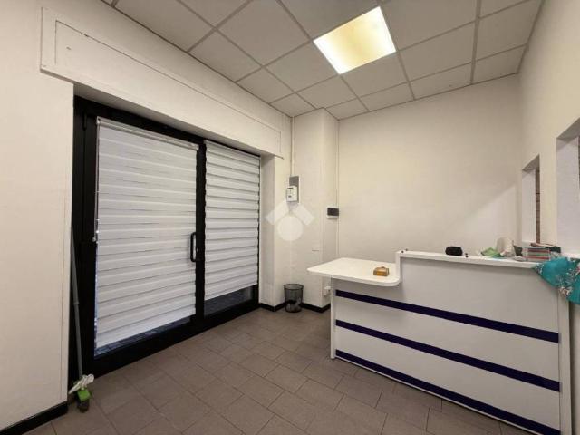 Locale Commerciale in affitto a Zanica, Lombardia