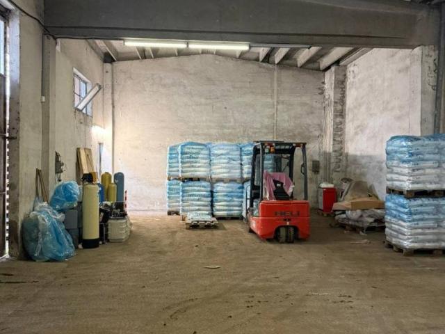 Locale Commerciale in affitto a Zanica, Lombardia