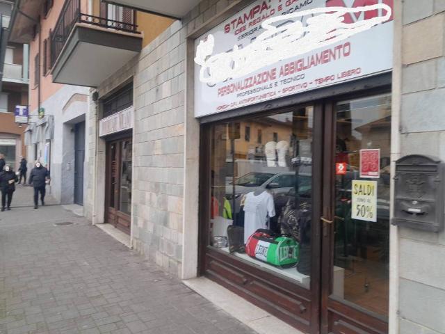 Locale Commerciale in affitto a Zelo Buon Persico, Lombardia