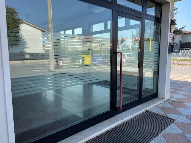 Locale Commerciale in affitto a Campagnola, Zevio