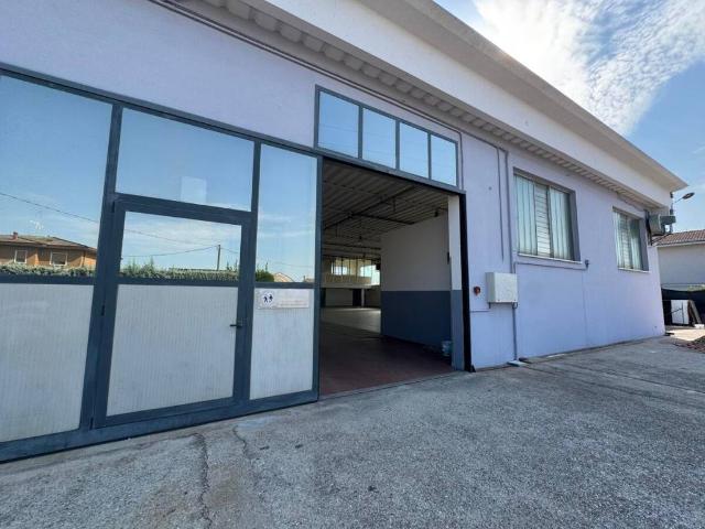Locale Commerciale in affitto a Campagnola, Zevio