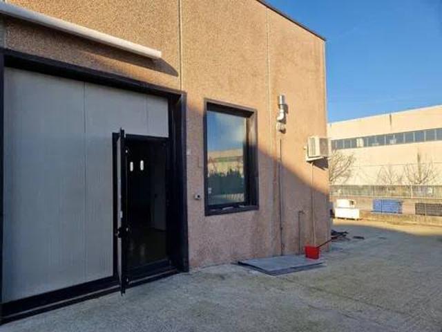 Locale Commerciale in affitto a Campagnola, Zevio