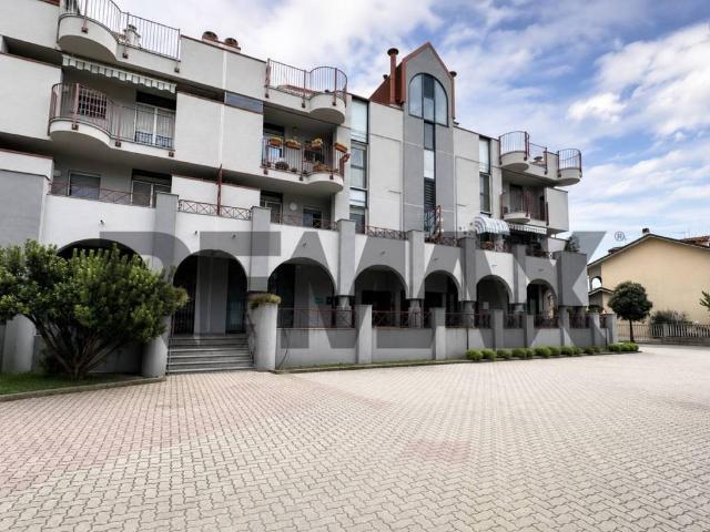 Locale Commerciale in affitto a Unione dei Comuni I Fontanili, Zibido San Giacomo