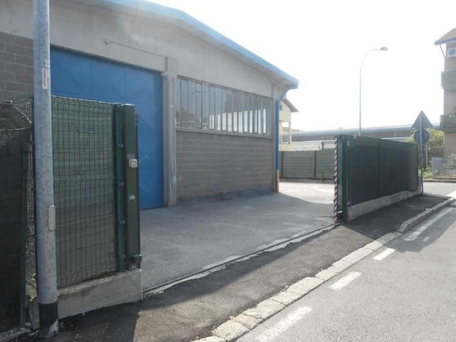 Locale Commerciale in affitto a Unione dei Comuni I Fontanili, Zibido San Giacomo