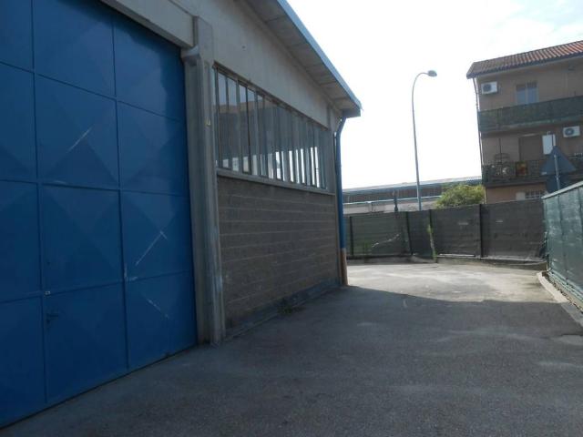 Locale Commerciale in affitto a Unione dei Comuni I Fontanili, Zibido San Giacomo