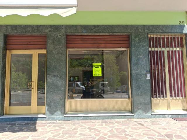Locale Commerciale in affitto a Comunità Montana della Valle Brembana, Zogno