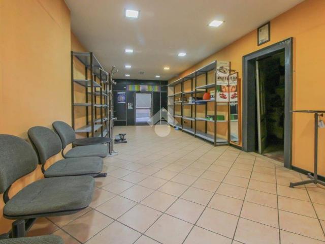 Locale Commerciale in affitto a Comunità Montana della Valle Brembana, Zogno