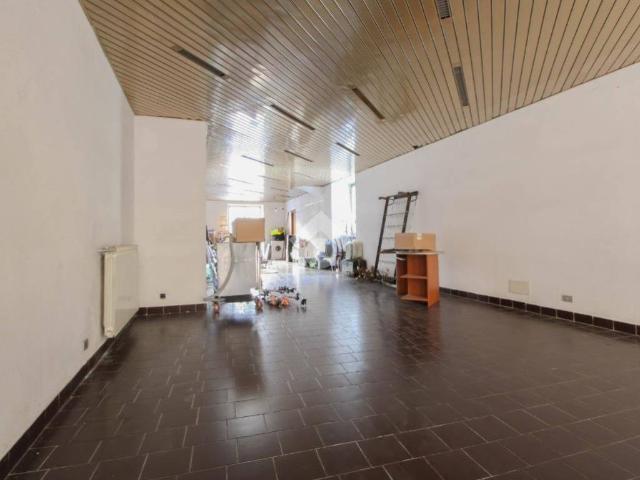 Locale Commerciale in affitto a Comunità Montana della Valle Brembana, Zogno