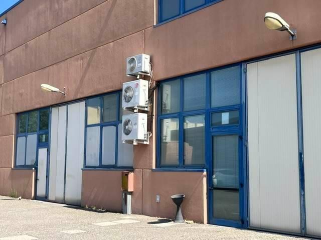 Locale Commerciale in affitto a Unione dei comuni Valli del Reno, Lavino e Samoggia, Zola Predosa