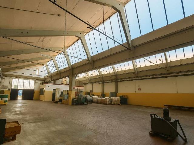 Locale Commerciale in affitto a Unione dei comuni Valli del Reno, Lavino e Samoggia, Zola Predosa