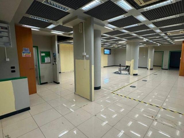 Locale Commerciale in affitto a Unione dei comuni Valli del Reno, Lavino e Samoggia, Zola Predosa