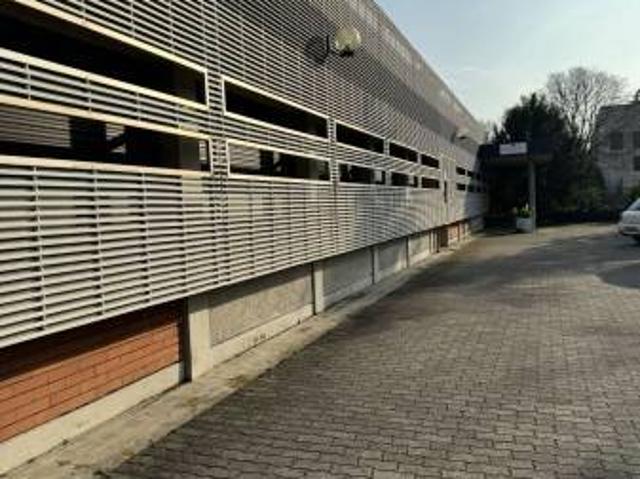 Locale Commerciale in affitto a Unione dei comuni Valli del Reno, Lavino e Samoggia, Zola Predosa
