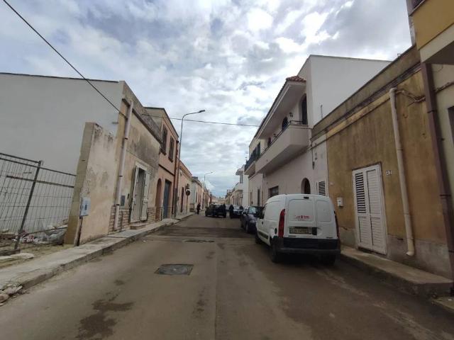 Locale Commerciale in affitto a Puglia, Lecce