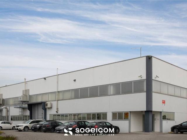 Locale Commerciale in affitto a Zoppola, Friuli-Venezia Giulia