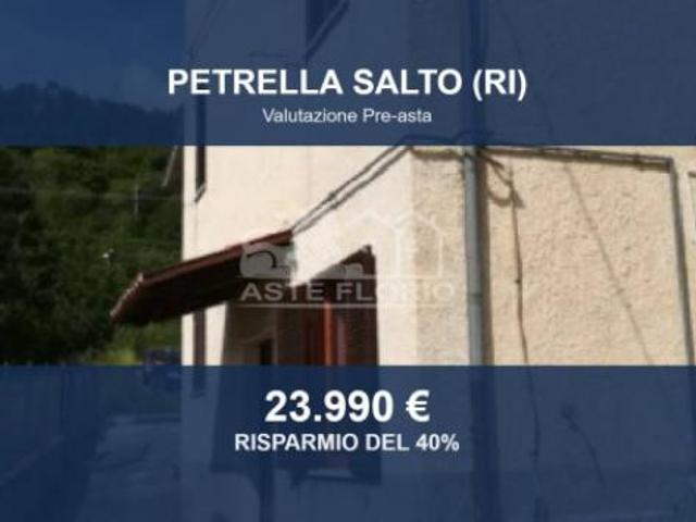Villa Indipendente in vendita a Petrella Salto, Rieti
