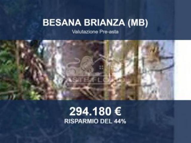 Capannone in vendita a Montesiro, Besana in Brianza