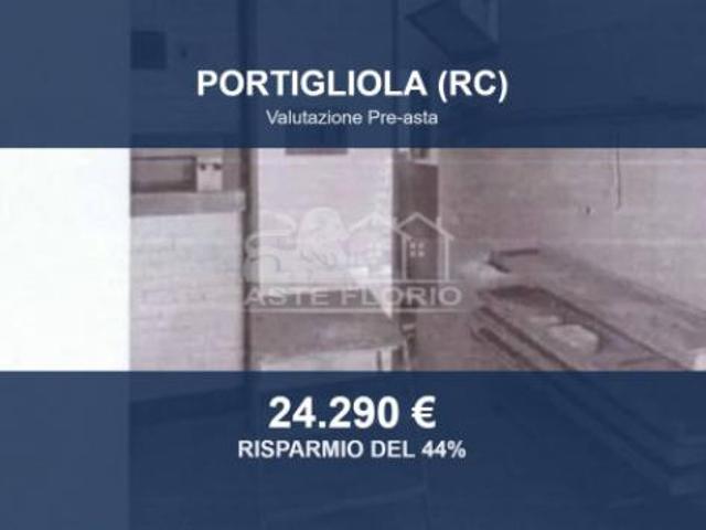 Locale Commerciale in vendita a Calabria, Reggio Calabria
