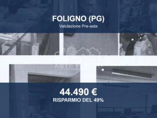 Locale Commerciale in vendita a Foligno, Umbria