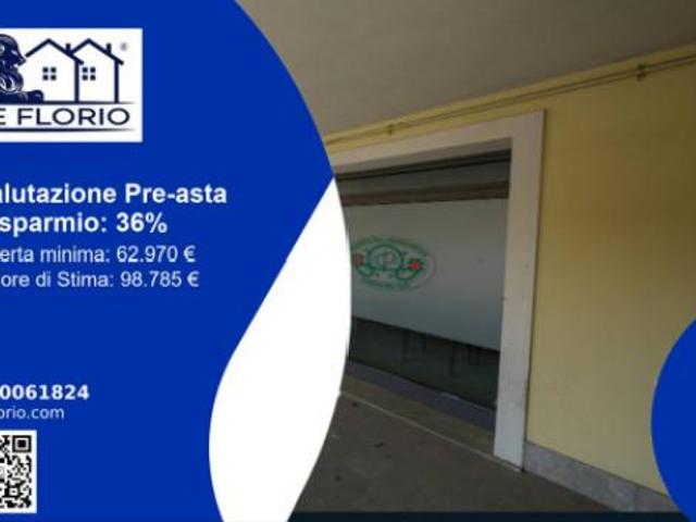 Locale Commerciale in vendita a Arluno, Lombardia