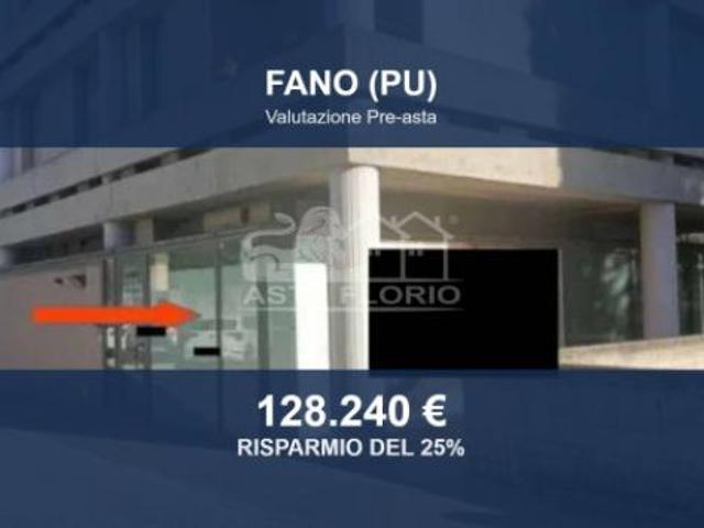 Locale Commerciale in vendita a San Cristoforo, Marche