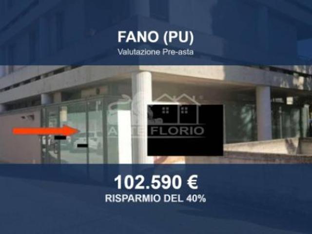 Locale Commerciale in vendita a San Cristoforo, Marche