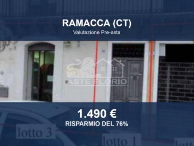 Locale Commerciale in vendita a Ramacca, Sicilia