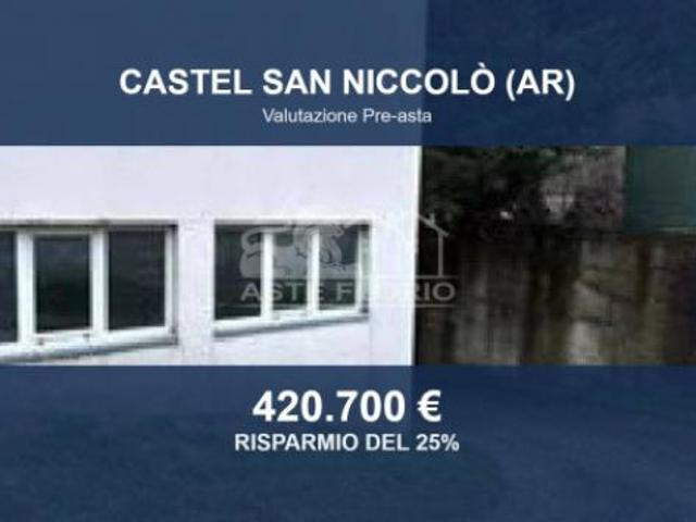 Locale Commerciale in vendita a Strada in Casentino, Castel San Niccolò