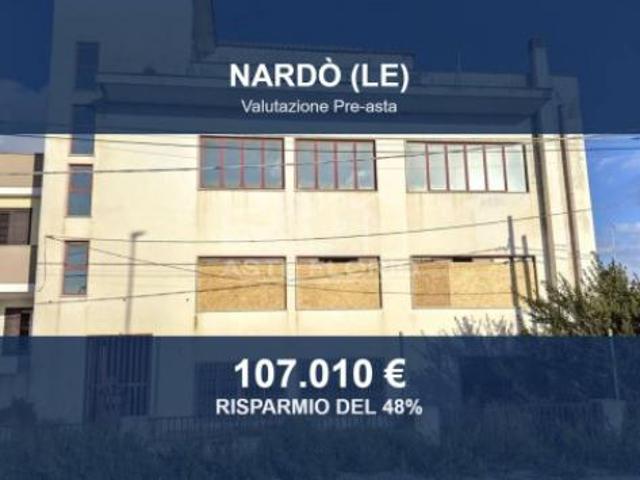 Locale Commerciale in vendita a Puglia, Lecce