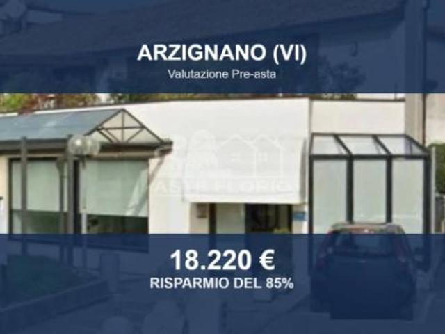 Locale Commerciale in vendita a Arzignano, Veneto