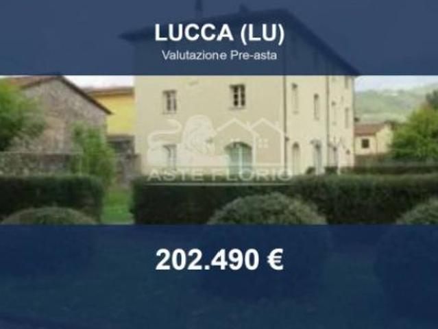 Villa Indipendente in vendita a Bagni Di Lucca Ponte, Toscana