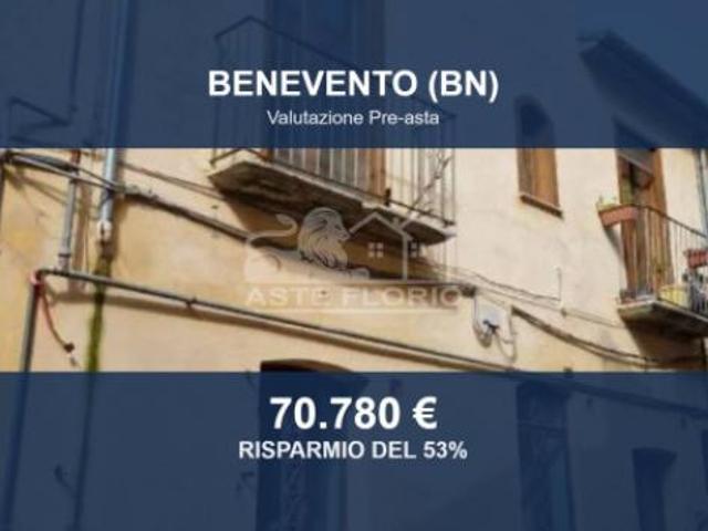 Locale Commerciale in vendita a Benevento, Campania