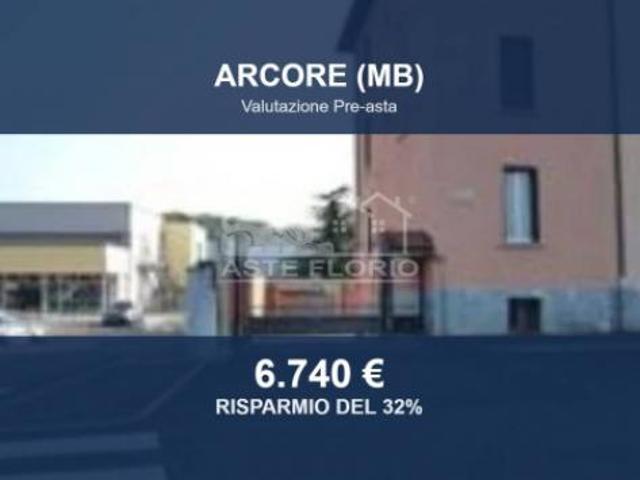 Box in vendita a Arcore, Lombardia