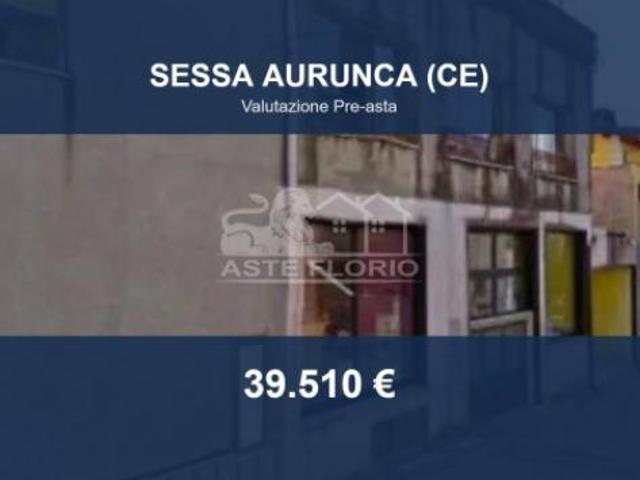Locale Commerciale in vendita a Sessa Aurunca, Campania