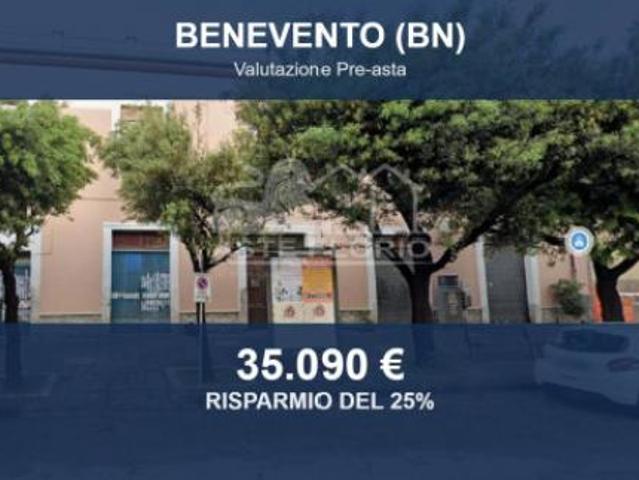 Locale Commerciale in vendita a Benevento, Campania