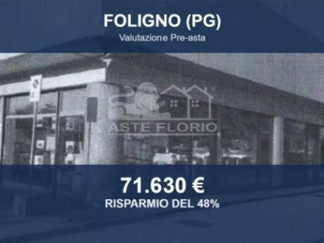 Locale Commerciale in vendita a Foligno, Umbria
