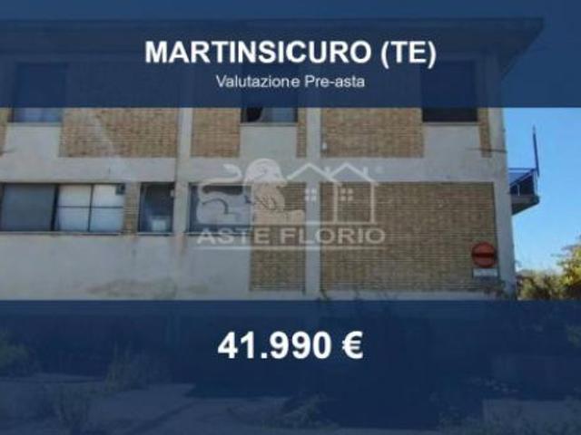 Capannone in vendita a Unione dei Comuni della Val Vibrata, Martinsicuro