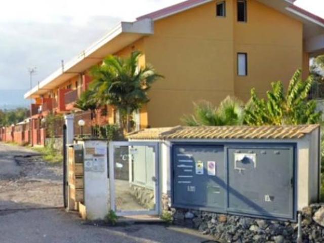Box in vendita a Giarre, Sicilia