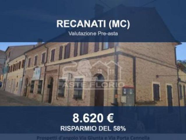 Box in vendita a Castelnuovo, Marche