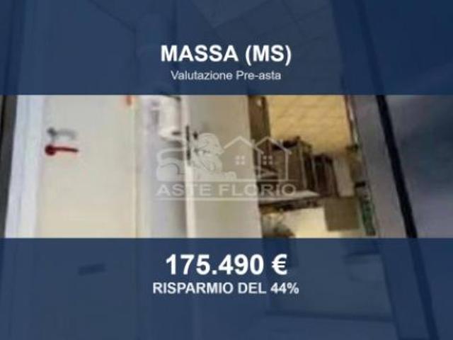 Ufficio in vendita a Marina di Massa, Massa