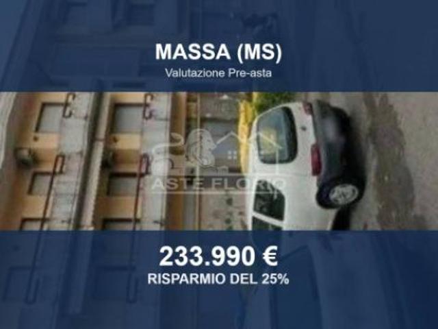 Ufficio in vendita a Marina di Massa, Marina Di Massa