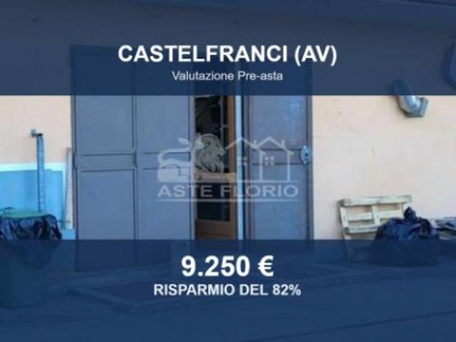 Capannone in vendita a Castelfranci, Campania