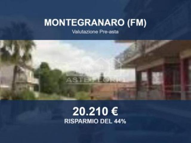 Locale Commerciale in vendita a Marche, Fermo