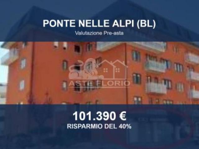 Locale Commerciale in vendita a Ponte, Campania