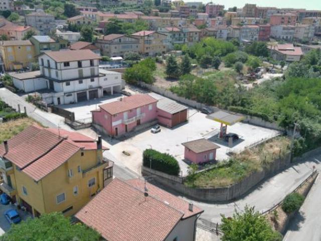Locale Commerciale in vendita a Montecalvo Irpino, Campania