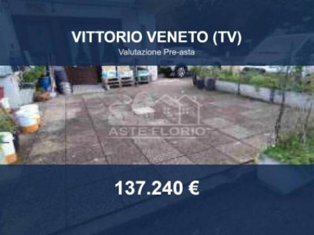 Locale Commerciale in vendita a Serravalle, Vittorio Veneto