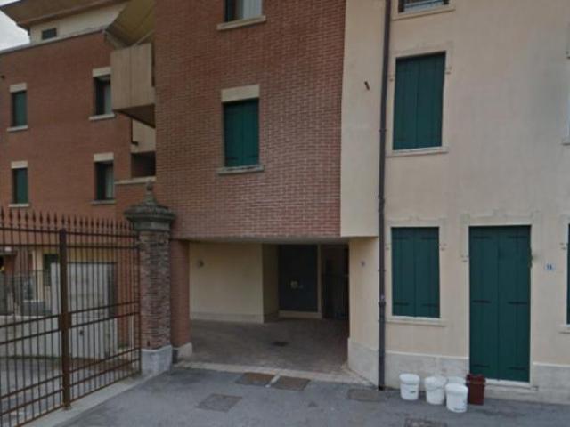 Box in vendita a Sandrigo, Veneto