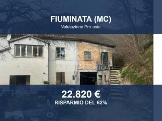 Villa Indipendente in vendita a Fiuminata, Macerata