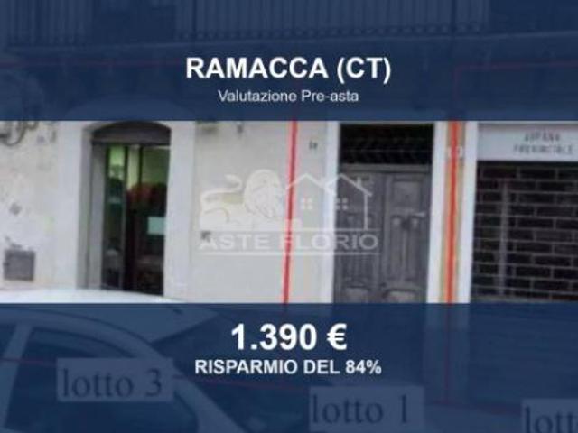 Locale Commerciale in vendita a Ramacca, Sicilia