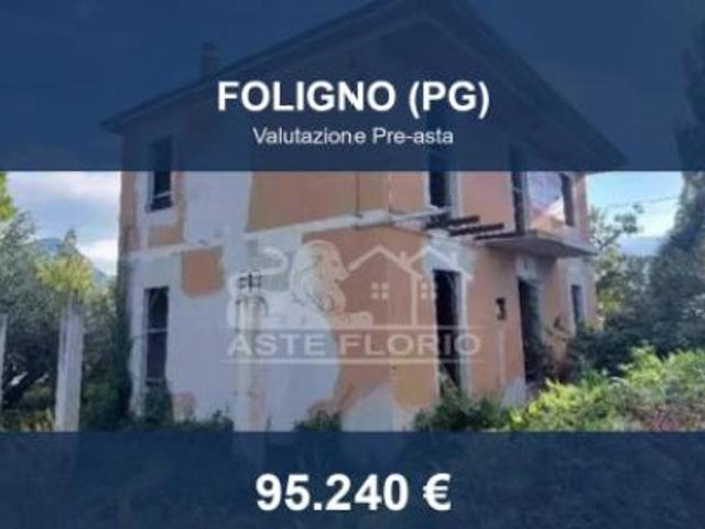 Villa Indipendente in vendita a Foligno, Umbria
