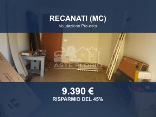 Box in vendita a Musone, Marche